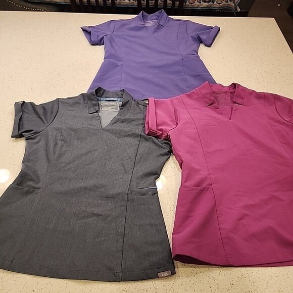 3 FIGS Technical Collection Women’s V-Neck Scrub Shirts Small Gray Pink Purple - Picture 1 of 9